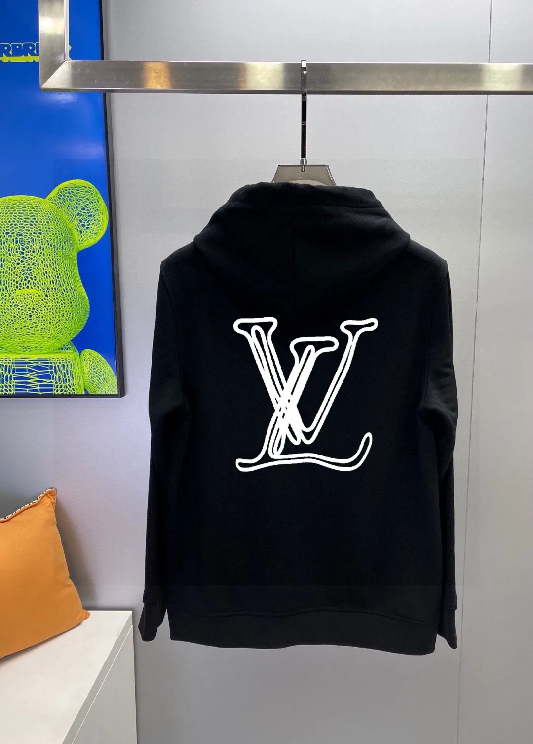 🅿️400 [Lv Louis Vuitton] (Fat Man Gospel) Hot-selling suit is coming. Focus on the original version of the official website. 2025 new hot-selling cardigan sweater suit. The original order is the best. 🇭🇰The meticulous work of top designers. Just for a fitting and perfect upper body effect. 100% natural high-quality Roman cotton, close-fitting comfort, noble and elegant! Original hardware embodies elegance and nobility! Counter size: M-5XL (maximum wear up to 220 pounds)